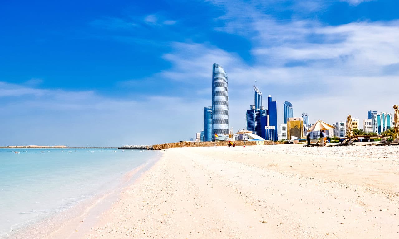 00031 abu dhabi traumstrand skyline traumurlaub strand günstig reisen