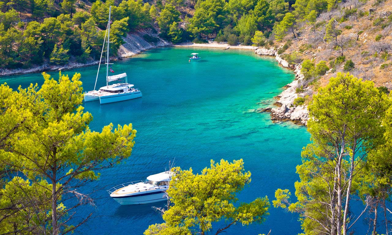 00372 urlaub kroatien dalmatien brac insel bucht baden segelboot