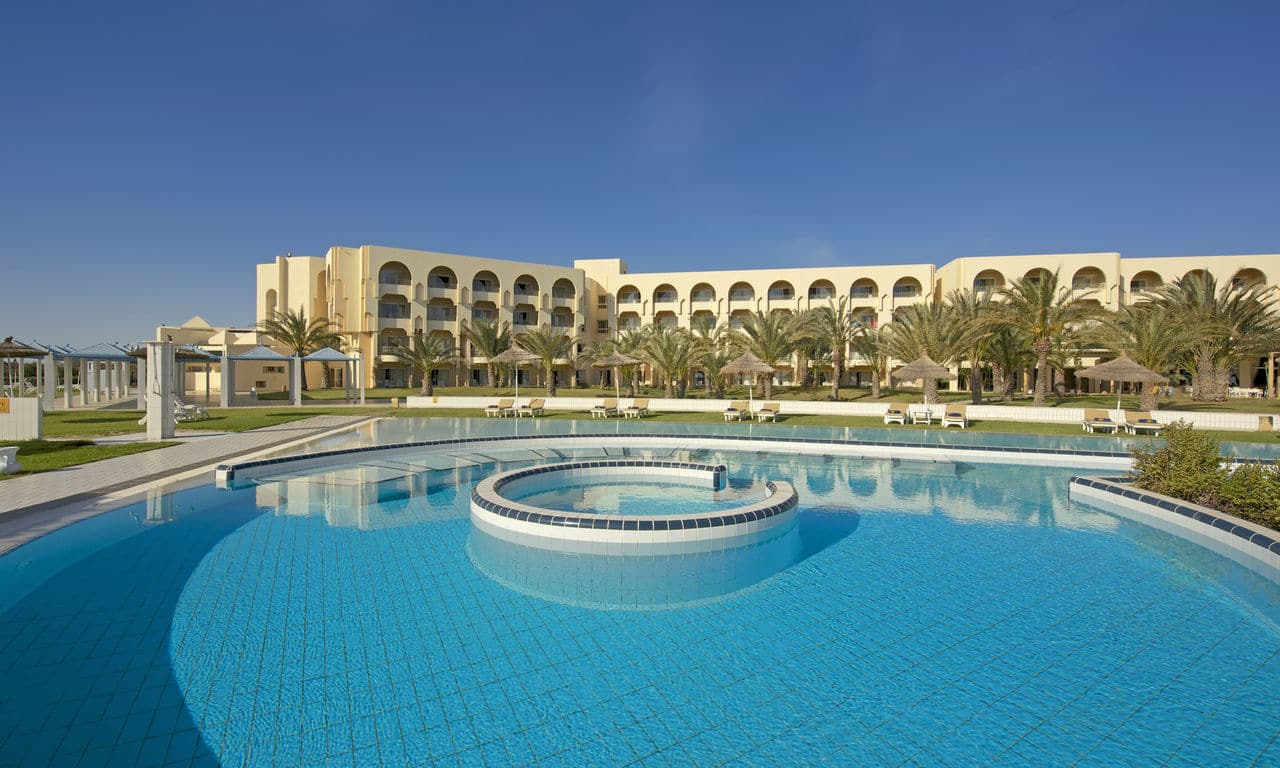Iberostar_Monastir_Averroes_AVE_IB_POOL_MAIN_D1303_030_low