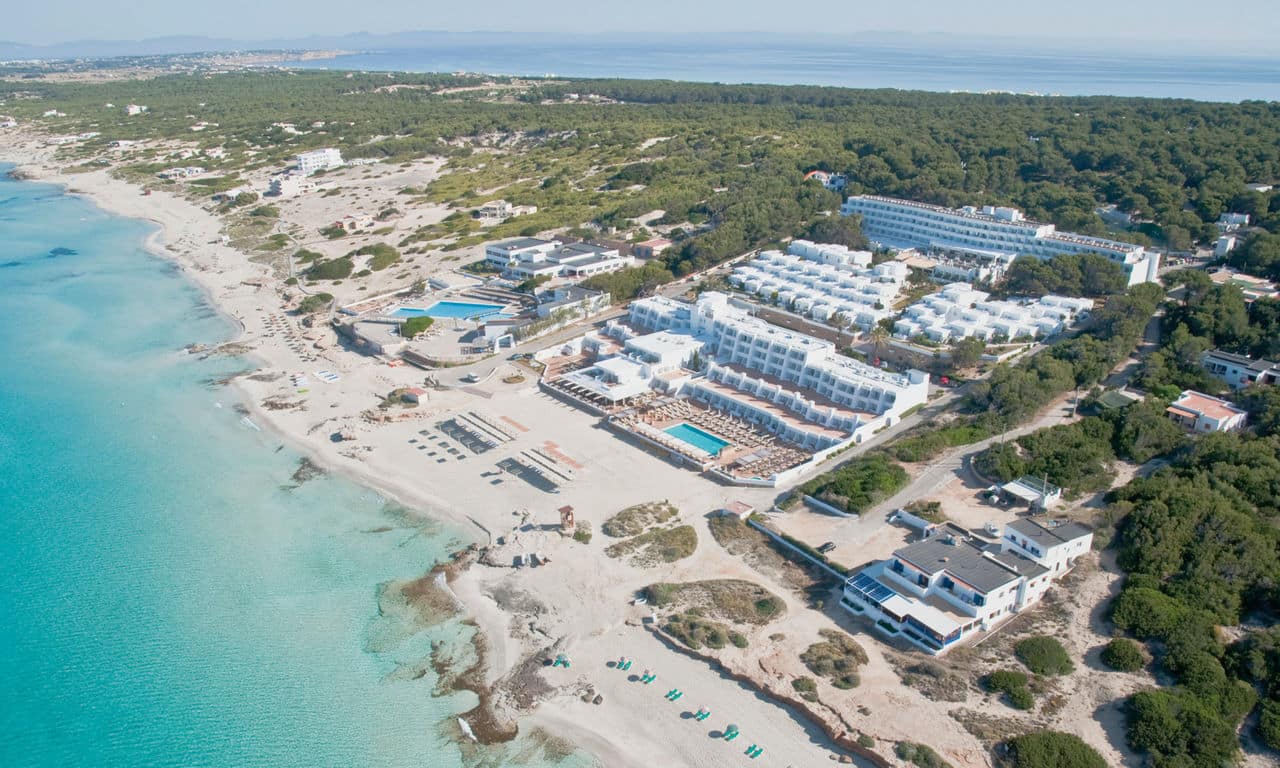 Formentera - Hotel Riu La Mola - Hotelansicht und Strand 01