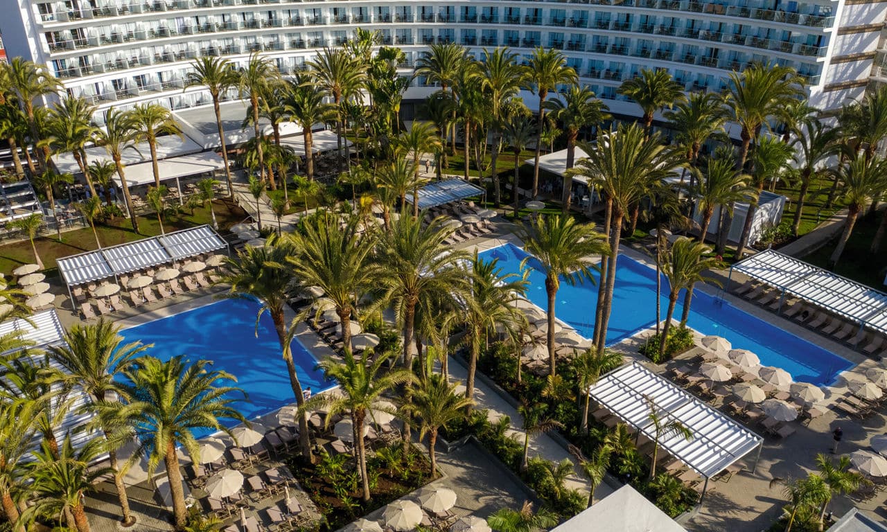 Gran Canaria - hotel Riu Palace Palmeras - swimming Pool und hotelansicht
