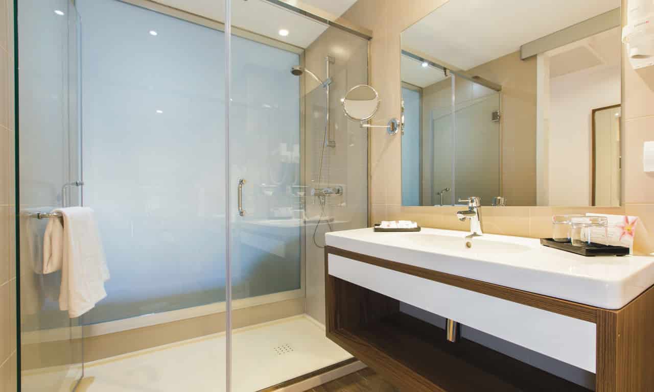 Mallorca - Hotel Riu Bravo - Doppelzimmer Bad 02