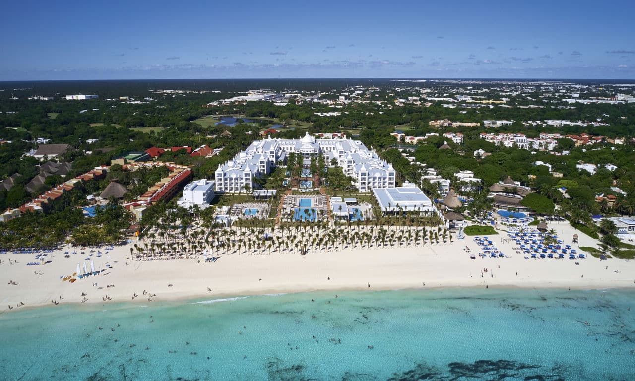 mexiko playa del carmen - Hotel Riu Palace Riviera Maya - hotelanlage und strand