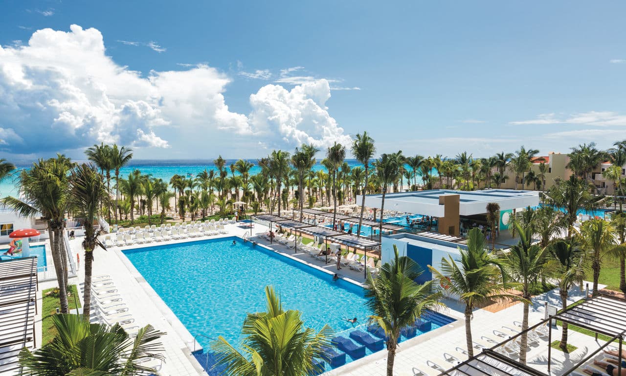 Mexiko playa del carmen - hotel Riu Playacar - hotelanlage pool und strand 01