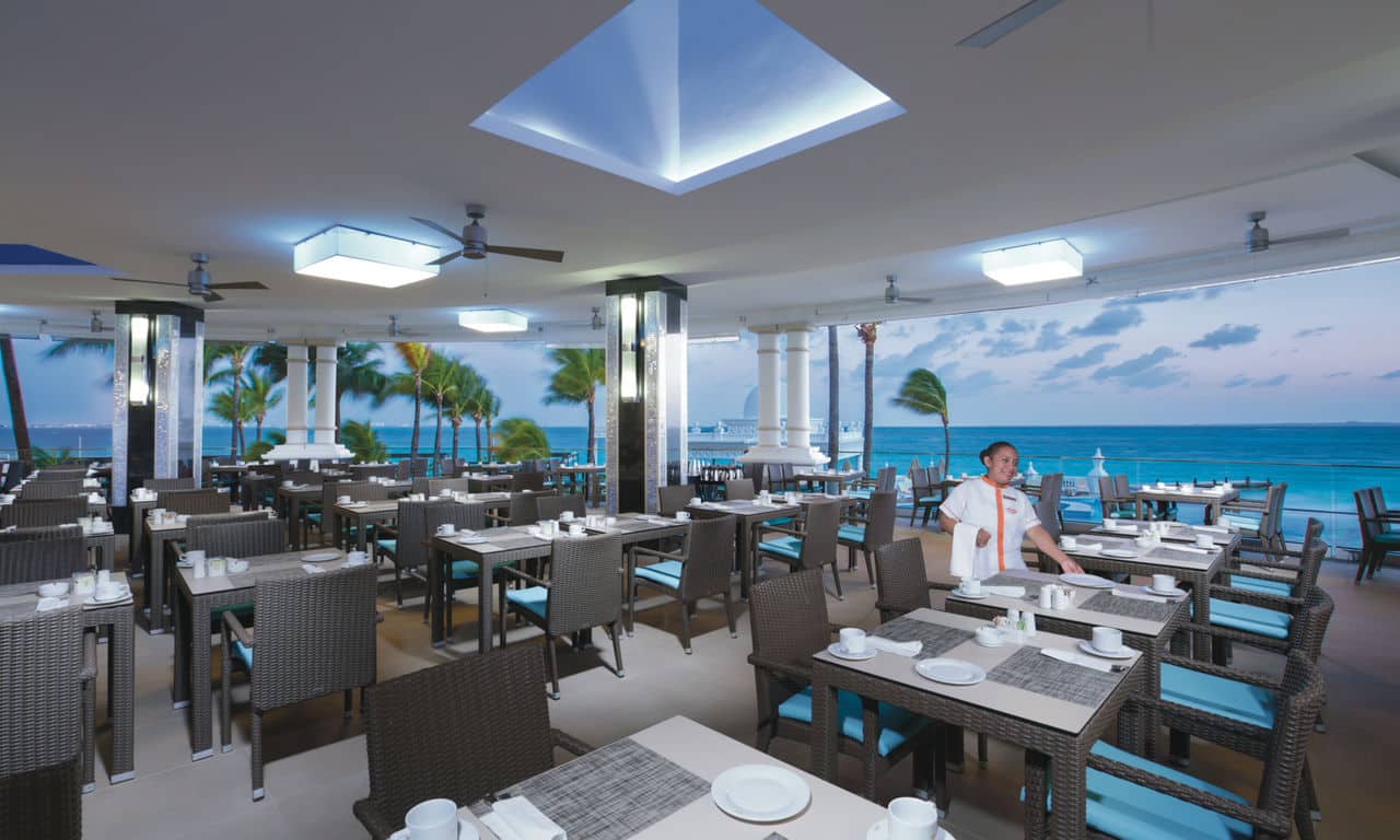 mexika cancun hotel riu palace las americas poolside restaurant