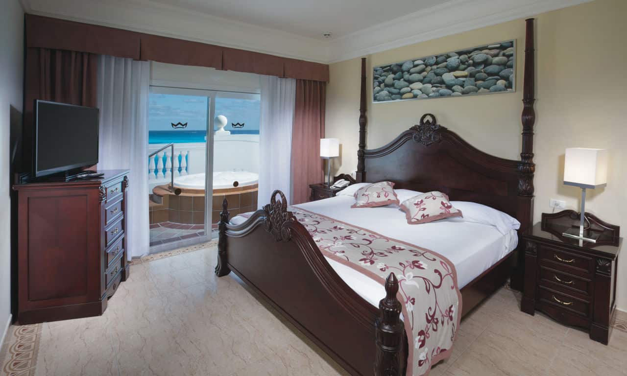 mexika cancun hotel riu palace las americas suite jacuzzi