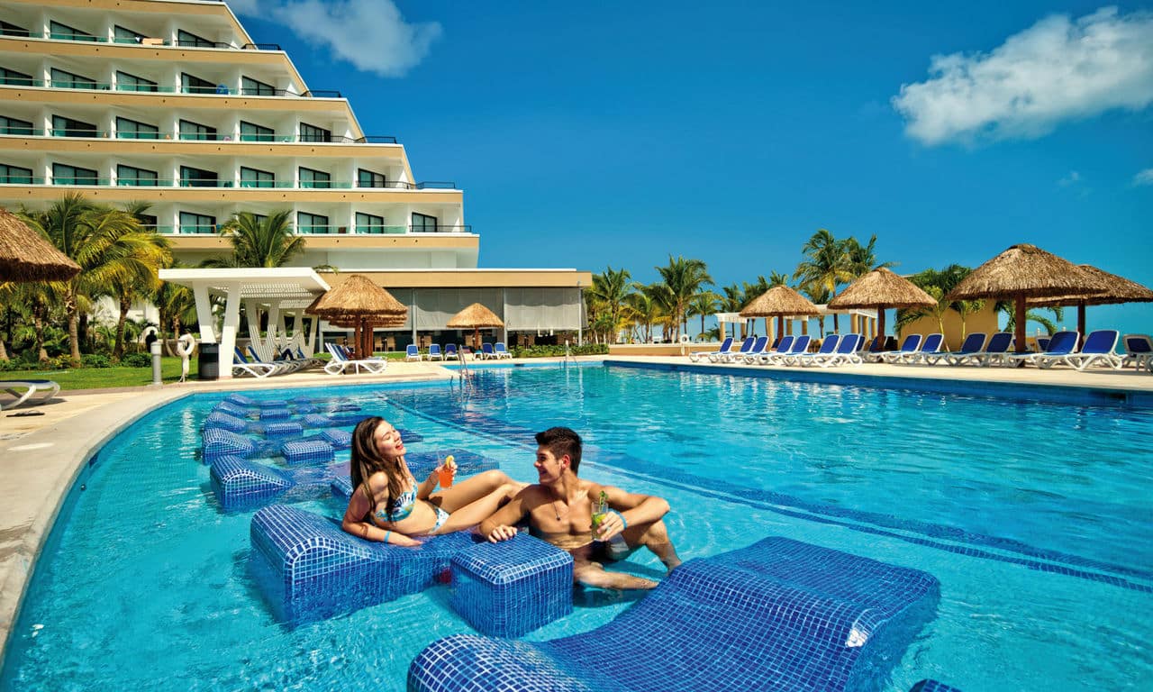 mexiko cancun hotel riu caribe pool 2