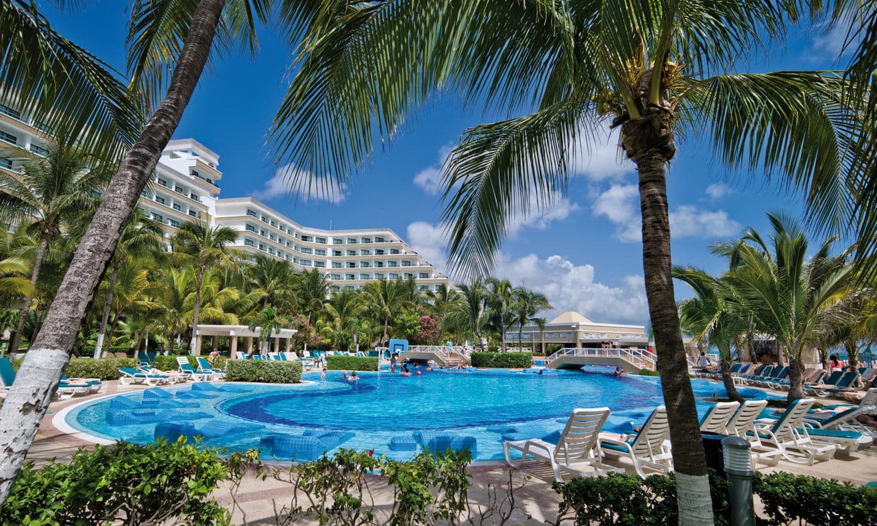 mexiko cancun hotel riu caribe pool